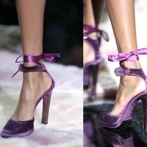 COPY - Gucci By Tom Ford velvet and mink heel